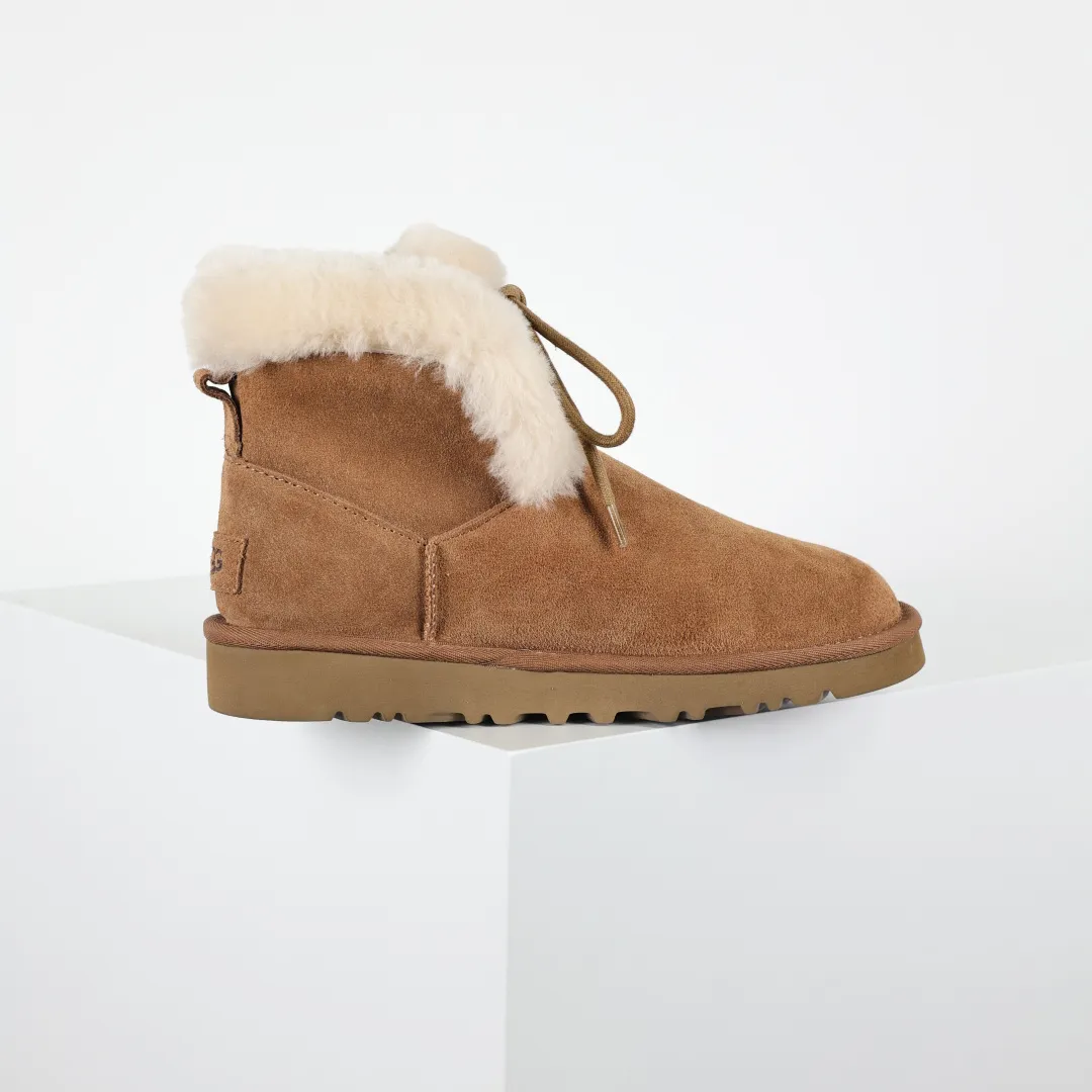 Pick up locally 💰620. The core recommendation is good price. The platform’s foreign trade is exclusively for UGG Classic women’s snow boots 1174576. Produced by the ten-year-old brand shoemaking factory production line. Pay attention to every detail. Longfeng A-grade genuine sheep fur is integrated. It is built in full compliance with the ZP process. Size: 35 36 37 38 39 40
